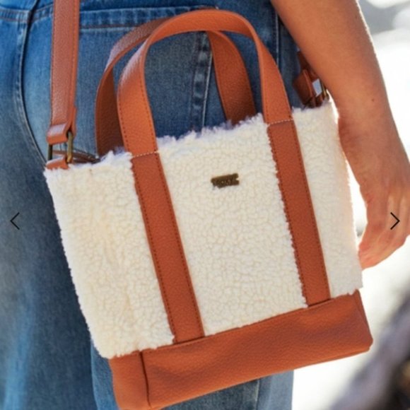 Roxy Mountain Reality Faux Fur Crossbody - Picture 3 of 7
